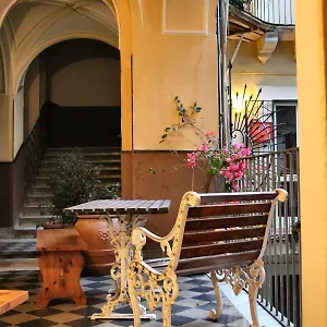 *** Bed & Breakfast Cortile Stesicoro Italia